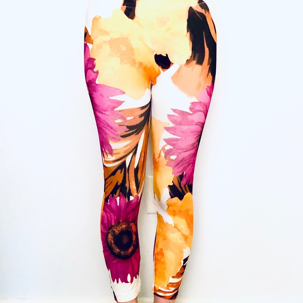 GET 2 for $10 LEGGINGS Connection 18 Bold Floral
